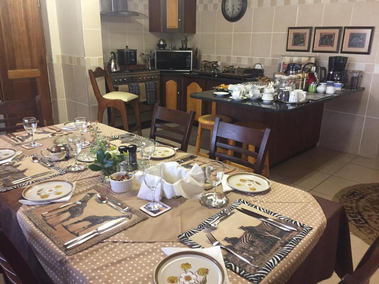 125 On Van Buuren Road Guest House ヨハネスブルグ エクステリア 写真